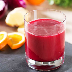 R&oslash;dbede- og gr&oslash;nk&aring;lsjuice