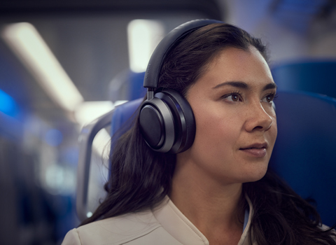 En mand, der nyder den unikke Fidelio-oplevelse