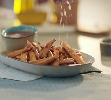 Spr&oslash;de s&oslash;de kartoffelfritter i Airfryer